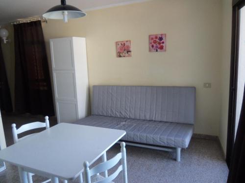 Apartamento Balcón o Terraza Con Cocina 1 habitación Vista Mar o Piscina Sofá Cama incluido 2 Camas individuales del hotel Isa I y II. Foto 3