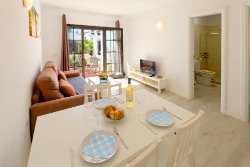 Bungalow del hotel Salmarina Bungalows. Foto 2