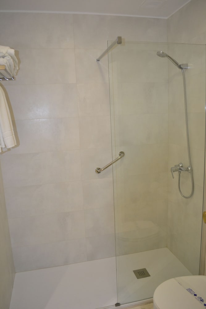 Habitación doble con cama supletoria del hotel Ramomar. Foto 5