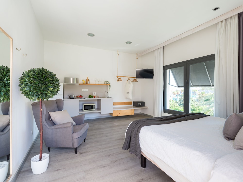 Ático, vistas al parque del hotel Catalina. Foto 4