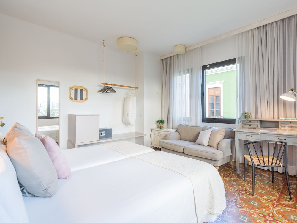 Habitación superior, vistas al parque del hotel Catalina. Foto 6