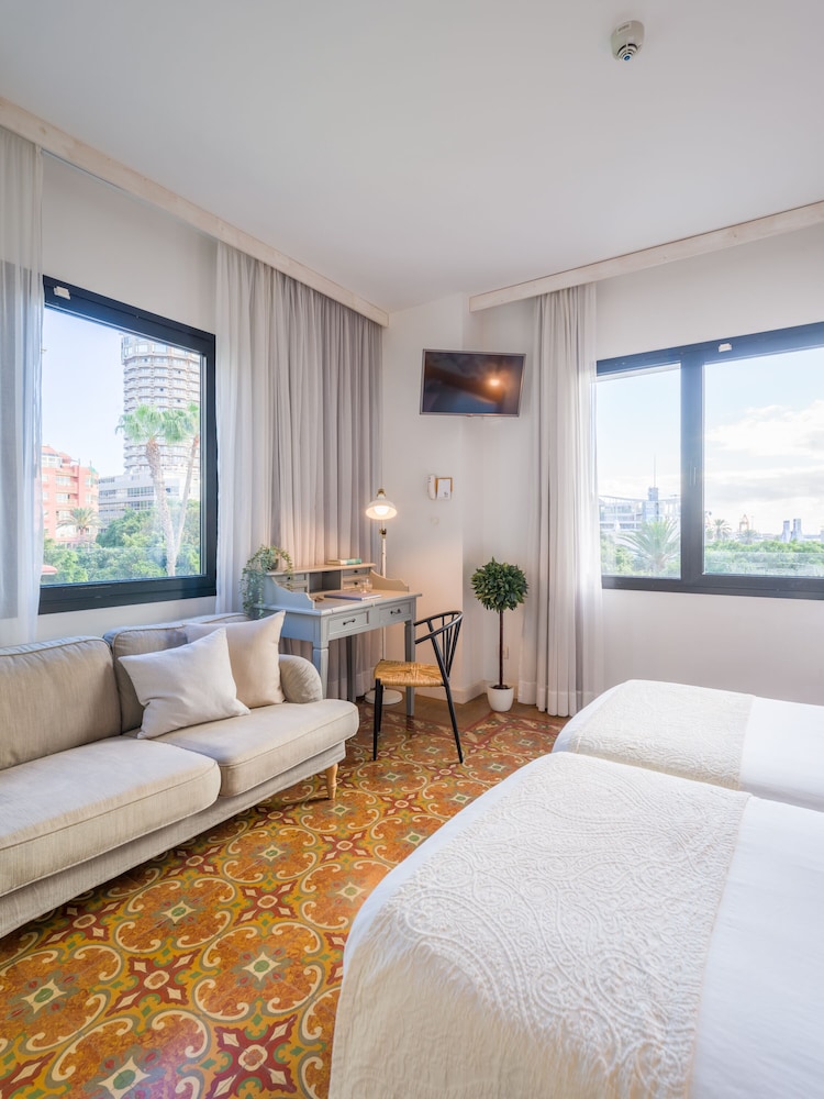 Habitación superior, vistas al parque del hotel Catalina. Foto 13