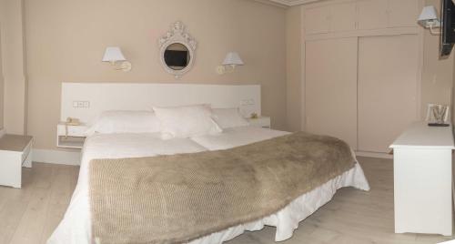 Habitación cuádruple del hotel Ares. Foto 1