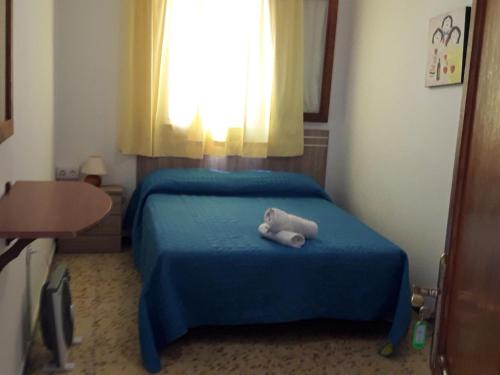 Habitación Doble Económica con baño compartido del hotel Eva. Foto 3