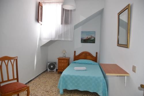 Habitación individual básica con baño compartido del hotel Eva. Foto 1