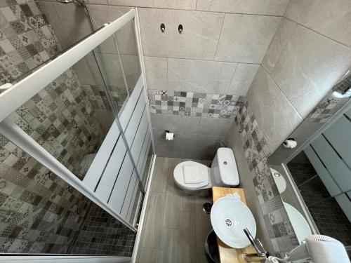 Habitación Doble con baño privado del hotel Hotel Pension Cassandra. Foto 1