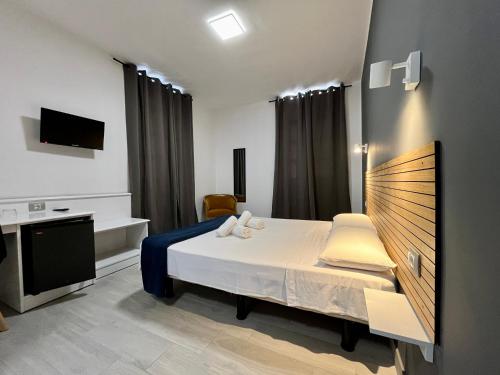 Habitación Doble con baño privado del hotel Hotel Pension Cassandra. Foto 5