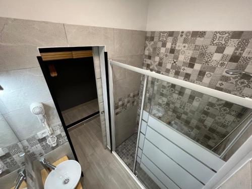 Habitación Doble con baño privado - 2 camas del hotel Hotel Pension Cassandra. Foto 1