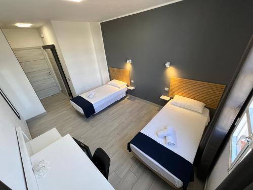 Habitación Doble con baño privado - 2 camas del hotel Hotel Pension Cassandra. Foto 7