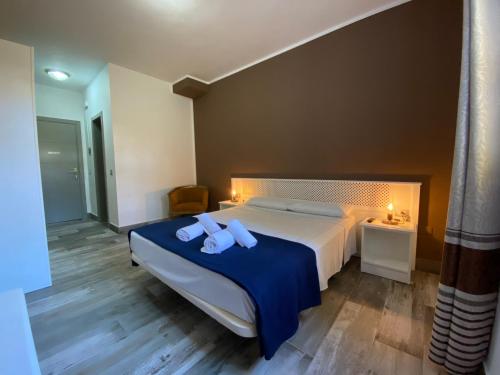 Habitación Doble con baño privado del hotel Hotel Pension Cassandra. Foto 3