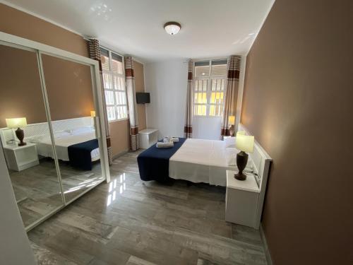 Habitación Doble con baño privado del hotel Hotel Pension Cassandra. Foto 4