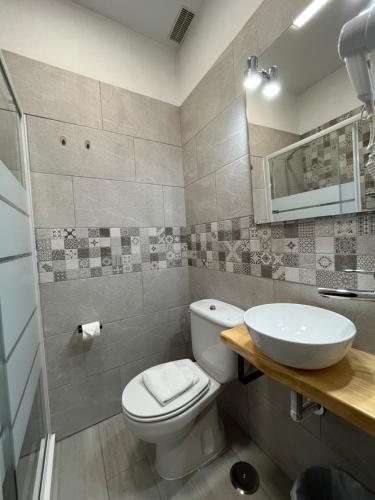 Habitación Doble con baño privado - 2 camas del hotel Hotel Pension Cassandra. Foto 3