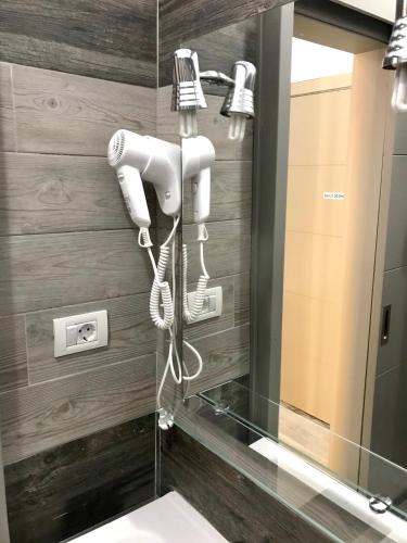 Habitación Doble con baño privado del hotel Hotel Pension Cassandra. Foto 17