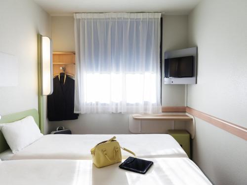 Habitación Doble - 2 camas del hotel Ibis Budget Madrid Calle 30. Foto 1