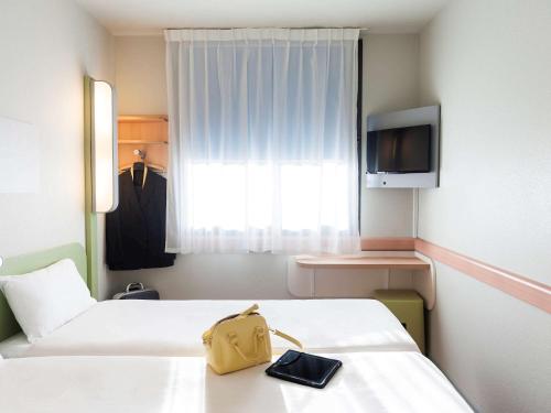 Habitación Doble - 2 camas del hotel Ibis Budget Madrid Calle 30. Foto 4
