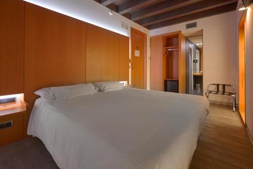 Habitación Doble Estándar - 1 o 2 camas del hotel María Pacheco Hotel Boutique. Foto 6