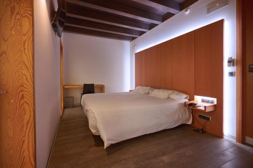 Habitación Doble Estándar - 1 o 2 camas del hotel María Pacheco Hotel Boutique. Foto 9