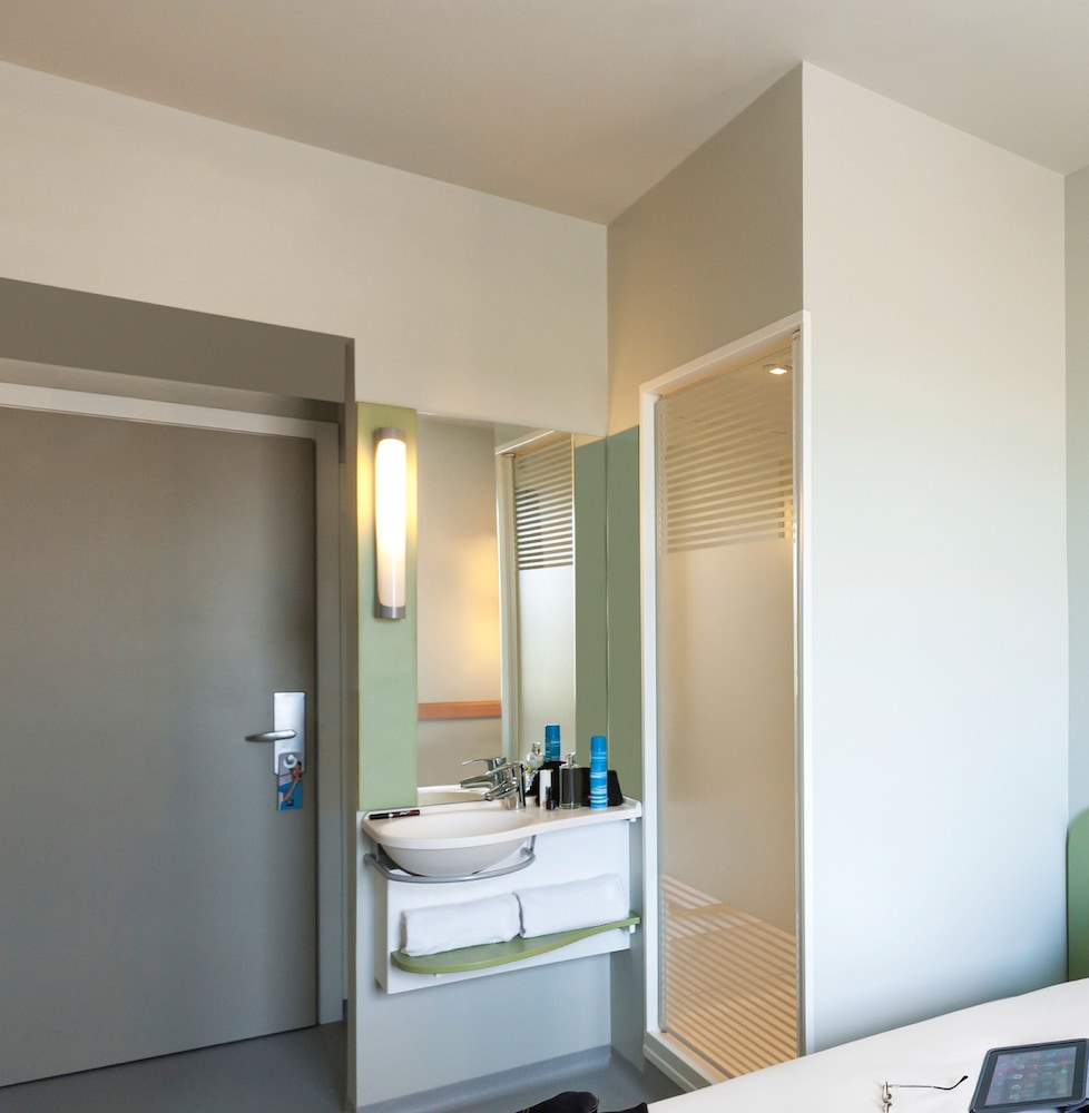Habitación básica, 1 cama doble del hotel Ibis Budget Valencia Alcasser. Foto 1