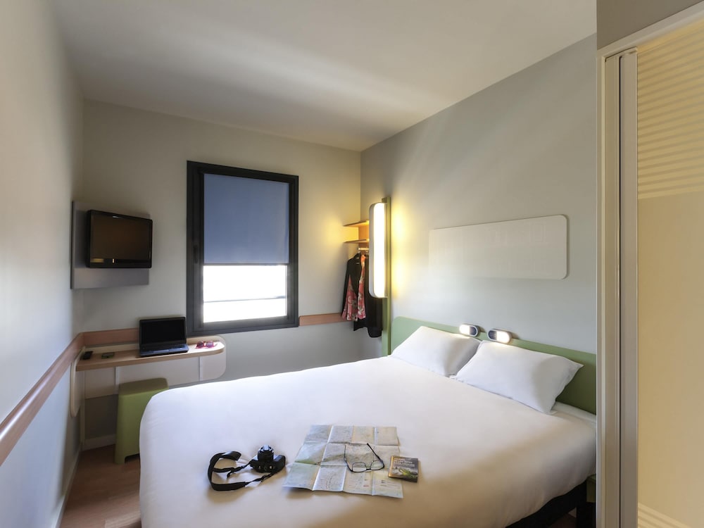 Habitación básica, 1 cama doble del hotel Ibis Budget Valencia Alcasser. Foto 2
