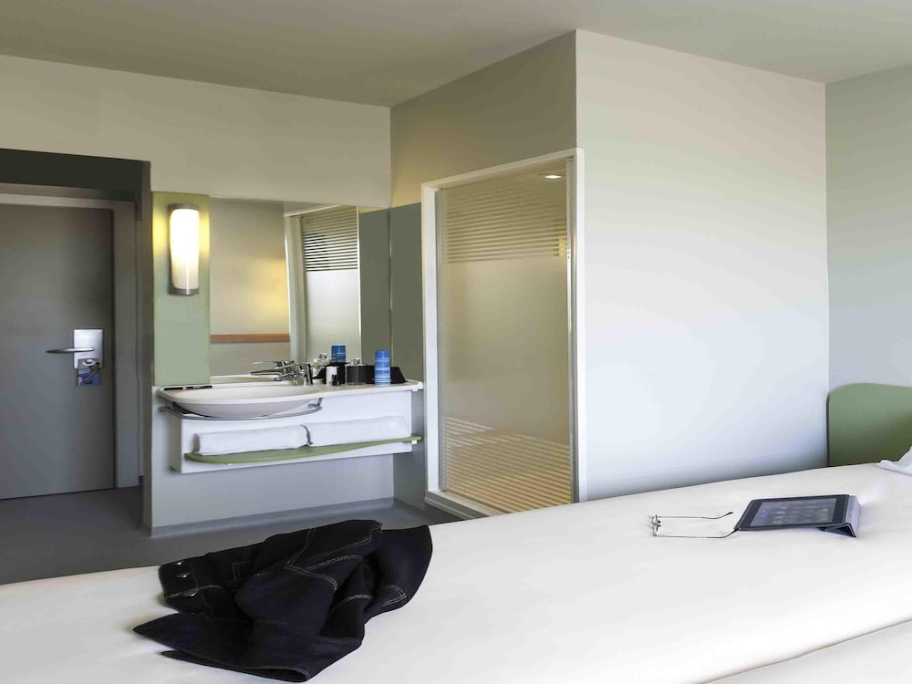 Habitación básica, 2 camas individuales del hotel Ibis Budget Valencia Alcasser. Foto 3