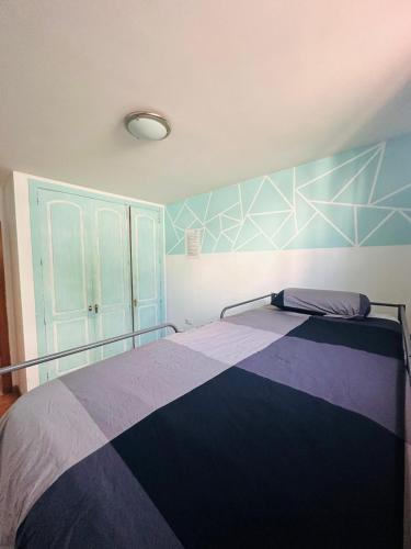 Habitación compartida femenina de 4 camas del hotel La Fresa. Foto 4