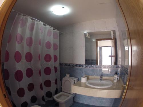 Cama en habitación compartida mixta de 6 camas del hotel La Fresa. Foto 1