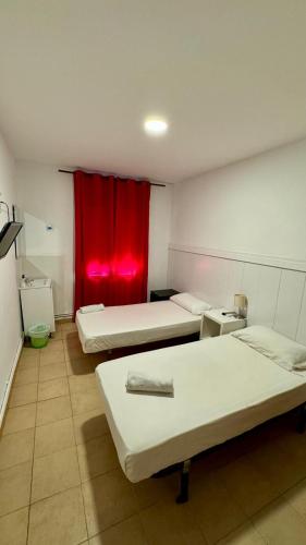 Habitación Doble con baño compartido - 2 camas del hotel H Metropolitan Atocha. Foto 5