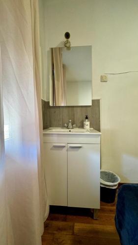 Habitación Doble con baño compartido - 2 camas del hotel H Metropolitan Atocha. Foto 6