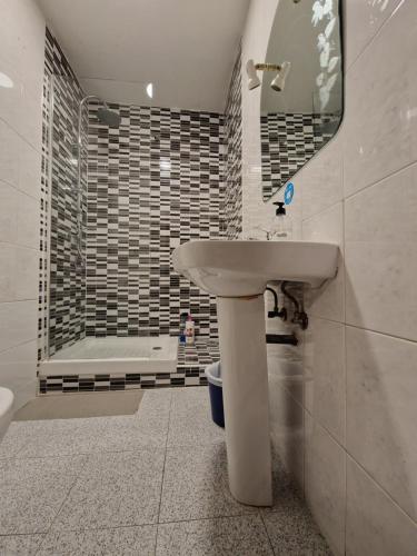 Habitación Cuádruple con baño privado del hotel H Metropolitan Atocha. Foto 4