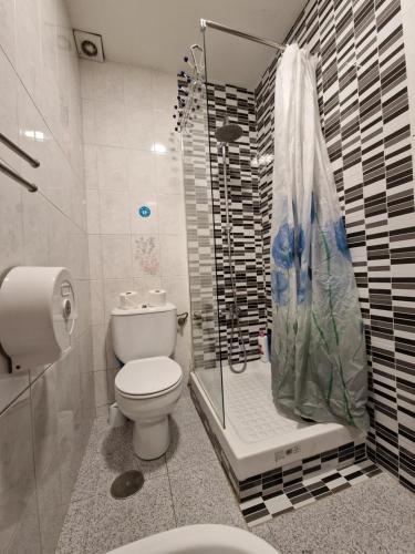Habitación Cuádruple con baño privado del hotel H Metropolitan Atocha. Foto 7