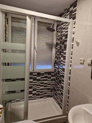 Habitación Doble con baño privado - 2 camas del hotel H Metropolitan Atocha. Foto 2