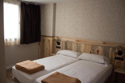 Habitación Doble con baño privado del hotel Black Swan Sevilla. Foto 2