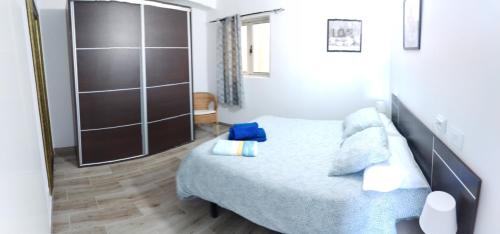 Habitación Doble Deluxe con balcón y vistas al mar del hotel Vista Puerto. Foto 11