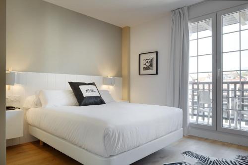 Habitación Doble Superior con terraza del hotel Flysch. Foto 3