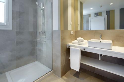 Habitación Doble Deluxe con terraza del hotel Flysch. Foto 4