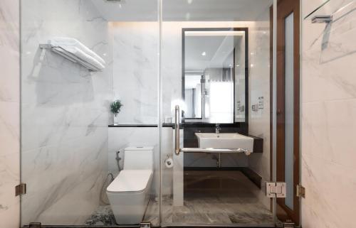 Habitación Doble Deluxe del hotel The Marina Phuket. Foto 4