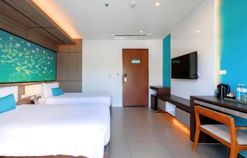 Habitación Doble Deluxe - 2 camas del hotel The Marina Phuket. Foto 2