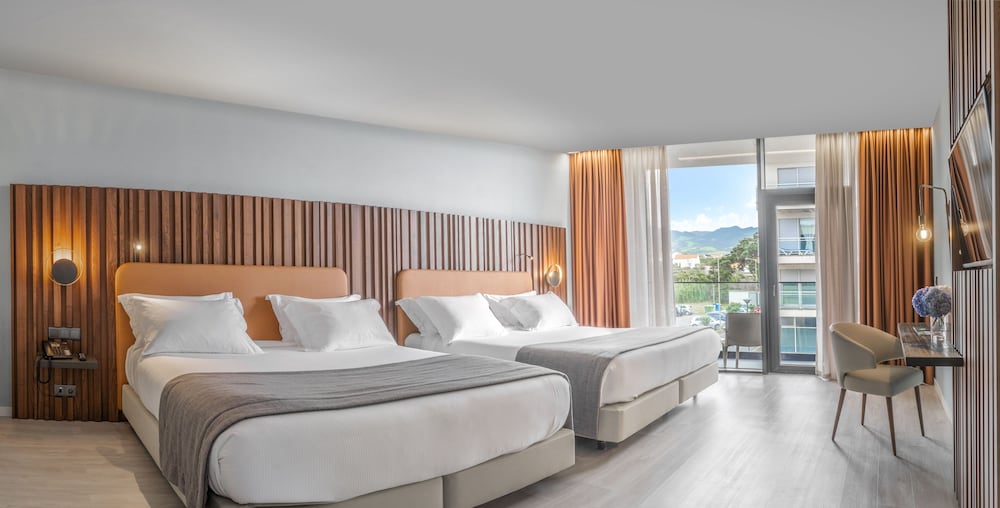 Habitación familiar, 2 camas de matrimonio del hotel Verde Mar and Spa