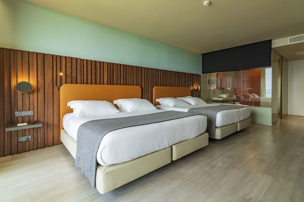 Habitación familiar, vistas al mar del hotel Verde Mar and Spa. Foto 1