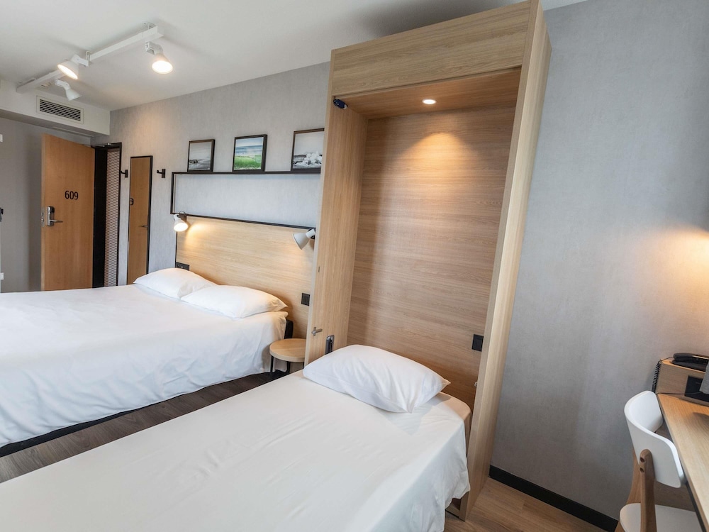 Standard Room, Double bed del hotel Ibis Ciboure St Jean De Luz. Foto 8