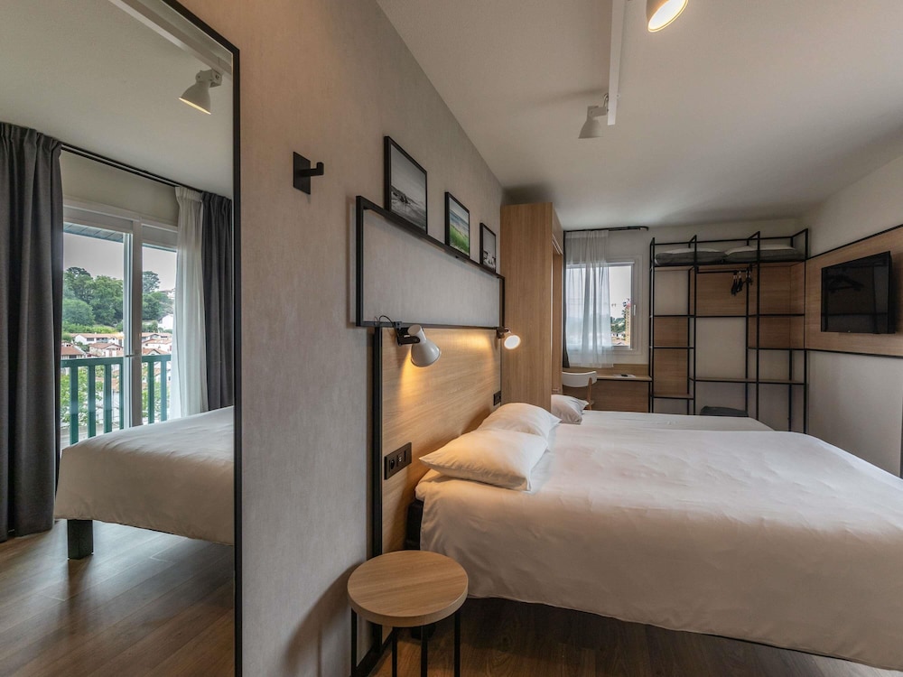 Standard Room, Double bed del hotel Ibis Ciboure St Jean De Luz. Foto 11