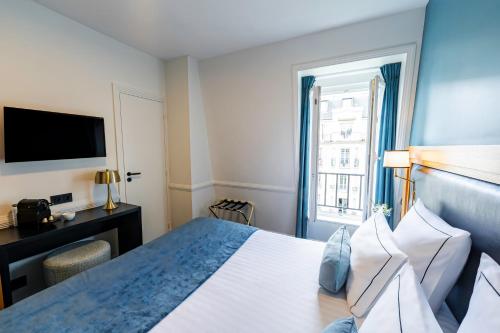 Habitación Doble Clásica con vistas a la Torre Eiffel. del hotel Le Cercle Tour Eiffel. Foto 3