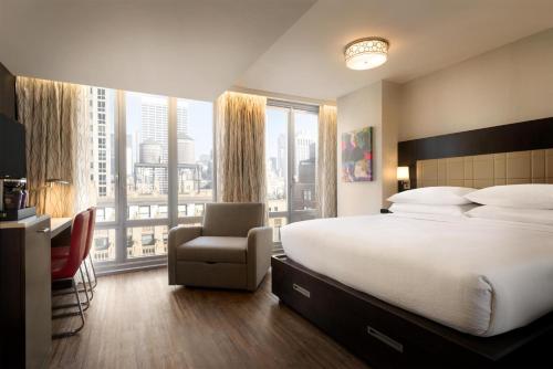Alojamiento Sky View con 1 cama extragrande - Adaptado para personas con discapacidad auditiva del hotel Embassy Suites By Hilton New York Manhattan Times Square. Foto 4