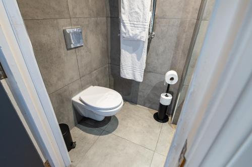 Habitación Doble con baño privado del hotel St Christopher's Inn, Hammersmith. Foto 3