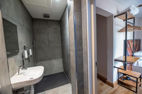 Habitación Doble con baño privado del hotel St Christopher's Inn, Hammersmith. Foto 5