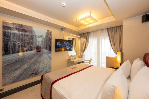 Habitación Doble Estándar del hotel Ramada by Wyndham Istanbul Pera. Foto 1