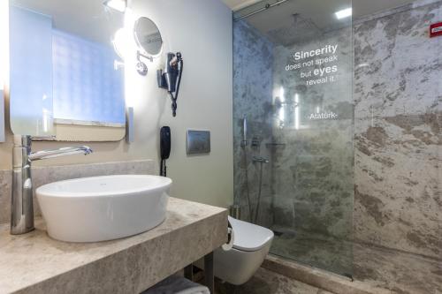 Suite de 3 dormitorios del hotel Ramada by Wyndham Istanbul Pera
