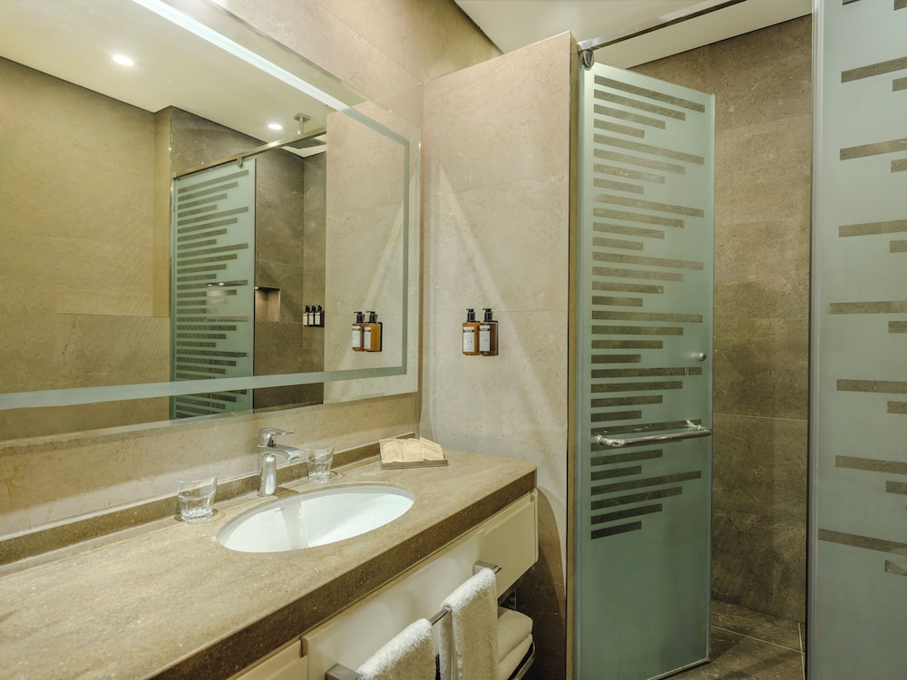 SUITE JUNIOR con 1 cama king size del hotel Mövenpick Winter Park Baku. Foto 3