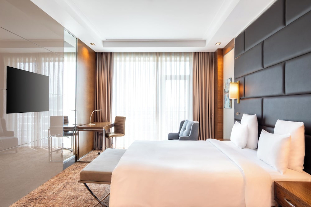 Suite Ejecutiva con 1 Cama King Size y Sofá del hotel Mövenpick Winter Park Baku