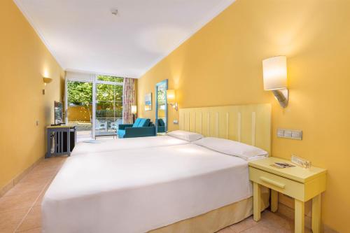 Habitación Familiar del hotel Ifa Altamarena By Lopesan Hotels. Foto 2